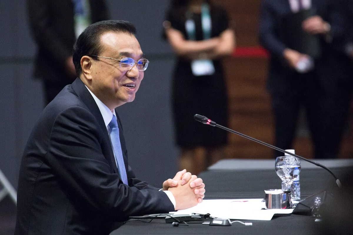 Chinese Premier Li Keqiang listens while Singapore's Prime Minister Lee Hsien Loong give his opening address during the ASEAN-China summit on the sidelines of the 33rd Association of Southeast Asian Nations (ASEAN) summit on November 14, 2018 in Singapore. (Ore Huiying/Getty Images)
