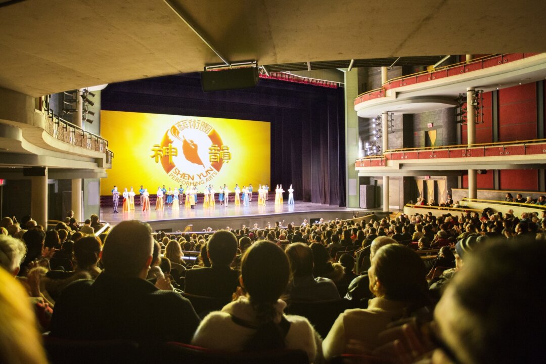 Shen Yun performers return for a curtain call at the Living Arts Centre in Mississauga, Canada, on Jan. 10, 2019. (Evan Ning/The Epoch Times)