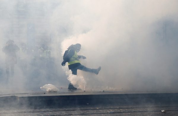 Demonstration of the "yellow vests" movement in Angers