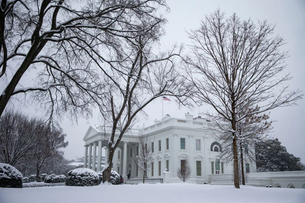 Snow falls around the White House, on January 13, 2019 in Washington, DC. President Donald Trump is holding off from a national emergency declaration to fund a border wall amidst the longest partial government shutdown in the nation's history. (Al Drago/Getty Images)