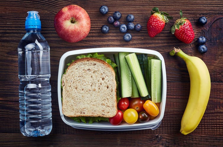 Bringing your lunch and snacks to work could save you thousands of dollars a year.
(Shutterstock)