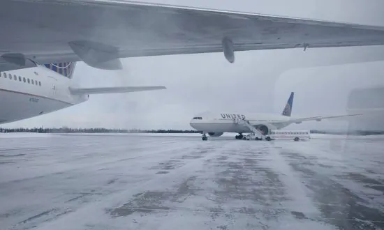 Passengers Stuck on United Flight in Frigid Cold for More Than 14 Hours