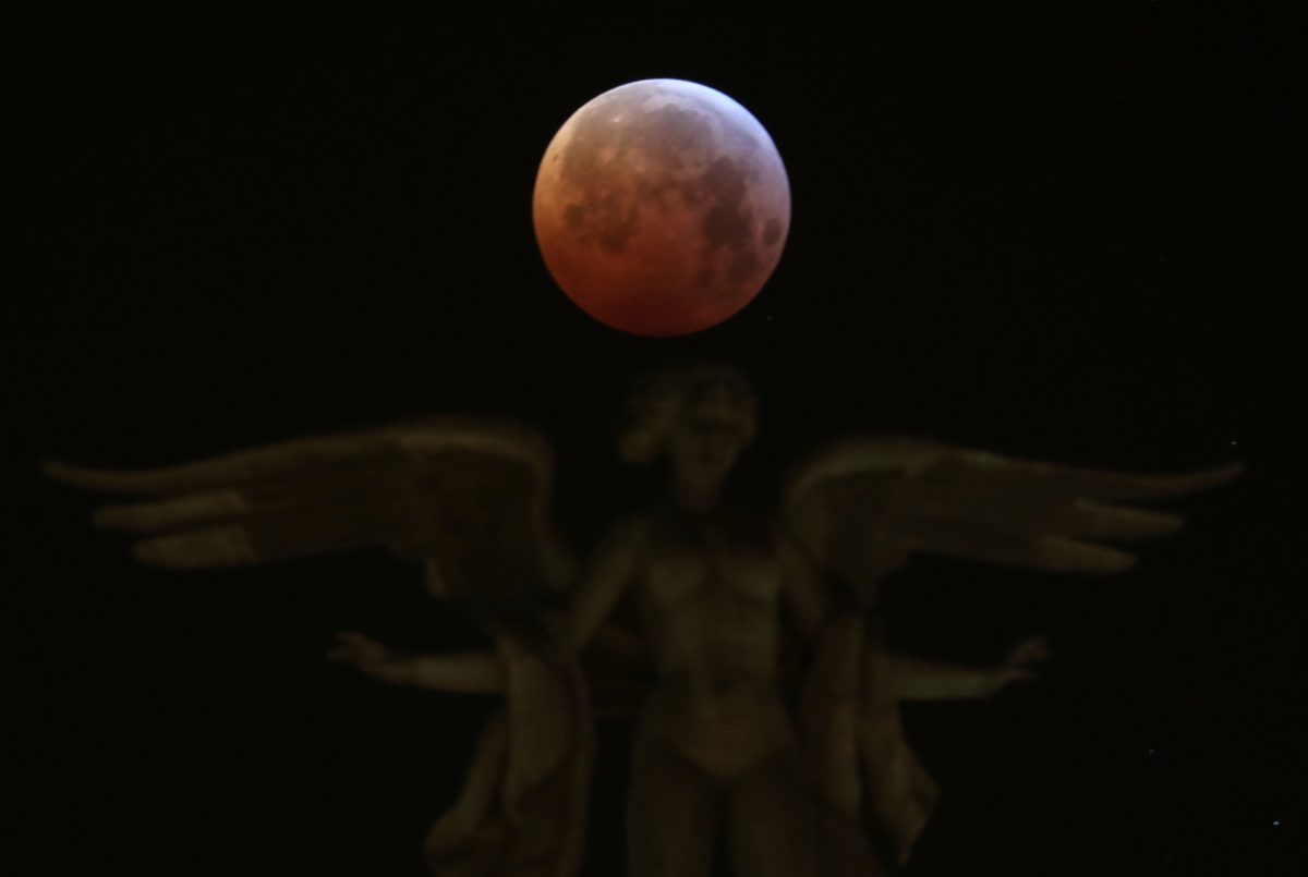 The Moon over Victoria Alada