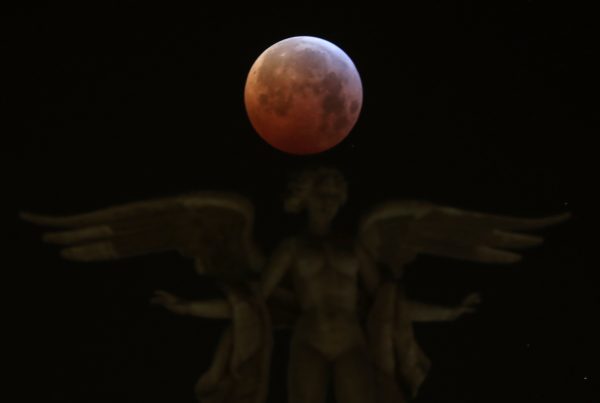 The Moon over Victoria Alada