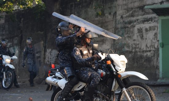 Venezuela Quells Soldiers’ Revolt, Pro-Government Court Blasts Congress