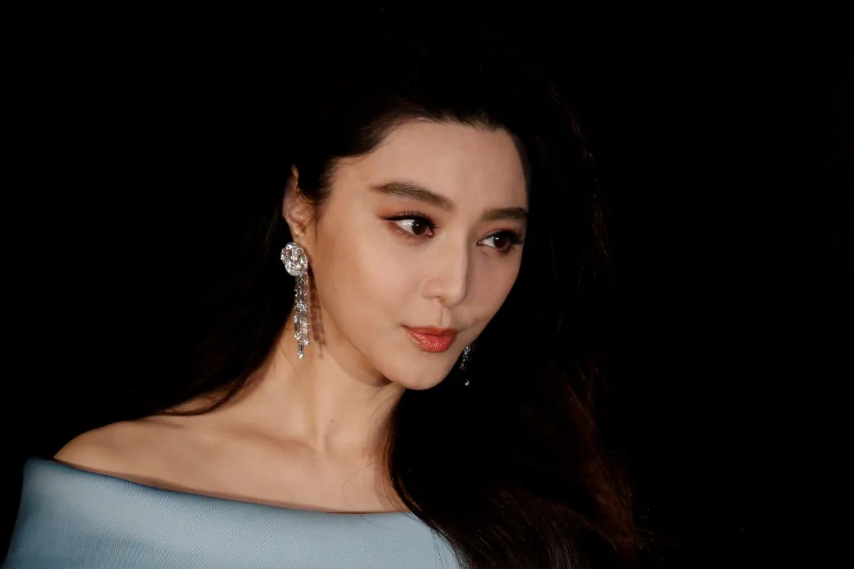 Chinese actress Fan Bingbing poses on the red carpet at the Asian Film Awards in Hong Kong, China on March 21, 2017.  (Bobby Yip/Reuters)