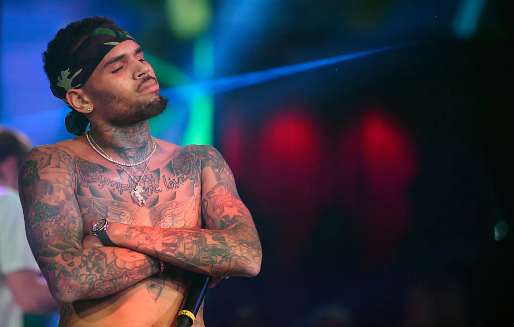 Singer Chris Brown performs at Drai's Beach Club - Nightclub at the Cromwell Las Vegas kicking off Drai's LIVE 2016 on January 1, 2016 in Las Vegas, Nevada.  (Bryan Steffy/Getty Images for Drai's Beachclub-Nightclub)