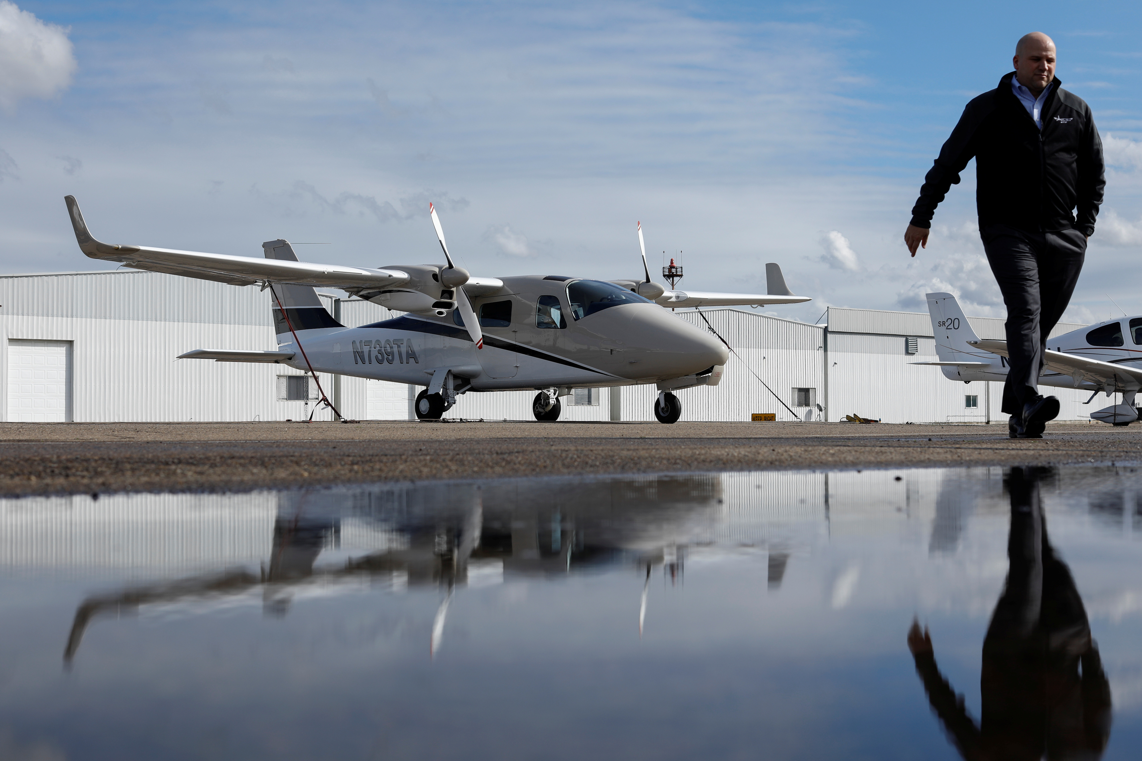 Airlines Tap Army Helicopter Pilots to Ease Shortage