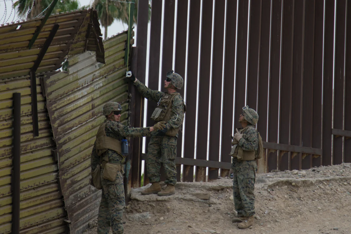 U.S. Marines shore up the old landing mat fence (left) next to a steel slat barrier on the U.S.–Mexico border near the Andrade port of entry in Calif. on Nov. 29, 2018. (U.S. Army photo by Staff Sgt. Jesse Untalan)