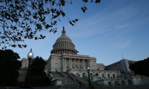 Trump Signs Bill to Re-open the Government Temporarily