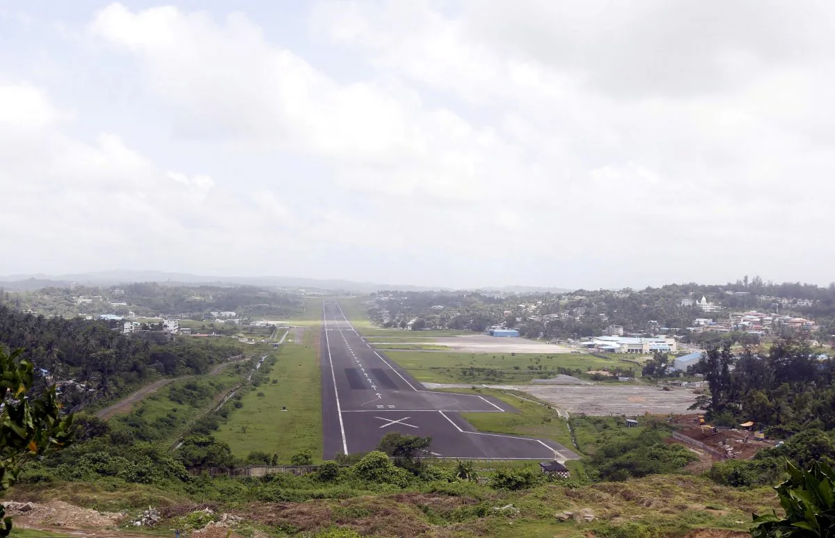 A general view of the runway controlled by the Indian military is pictured at Port Blair airport in Andaman and Nicobar Islands, India on July 4, 2015. (Sanjeev Miglani/Reuters)