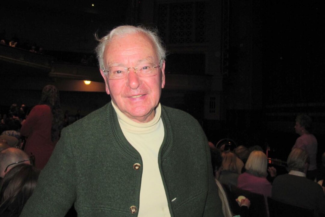 Tim Burr MBE watched Shen Yun at the Edinburgh Playhouse on Jan. 25, 2019. (Mary Man/The Epoch Times)