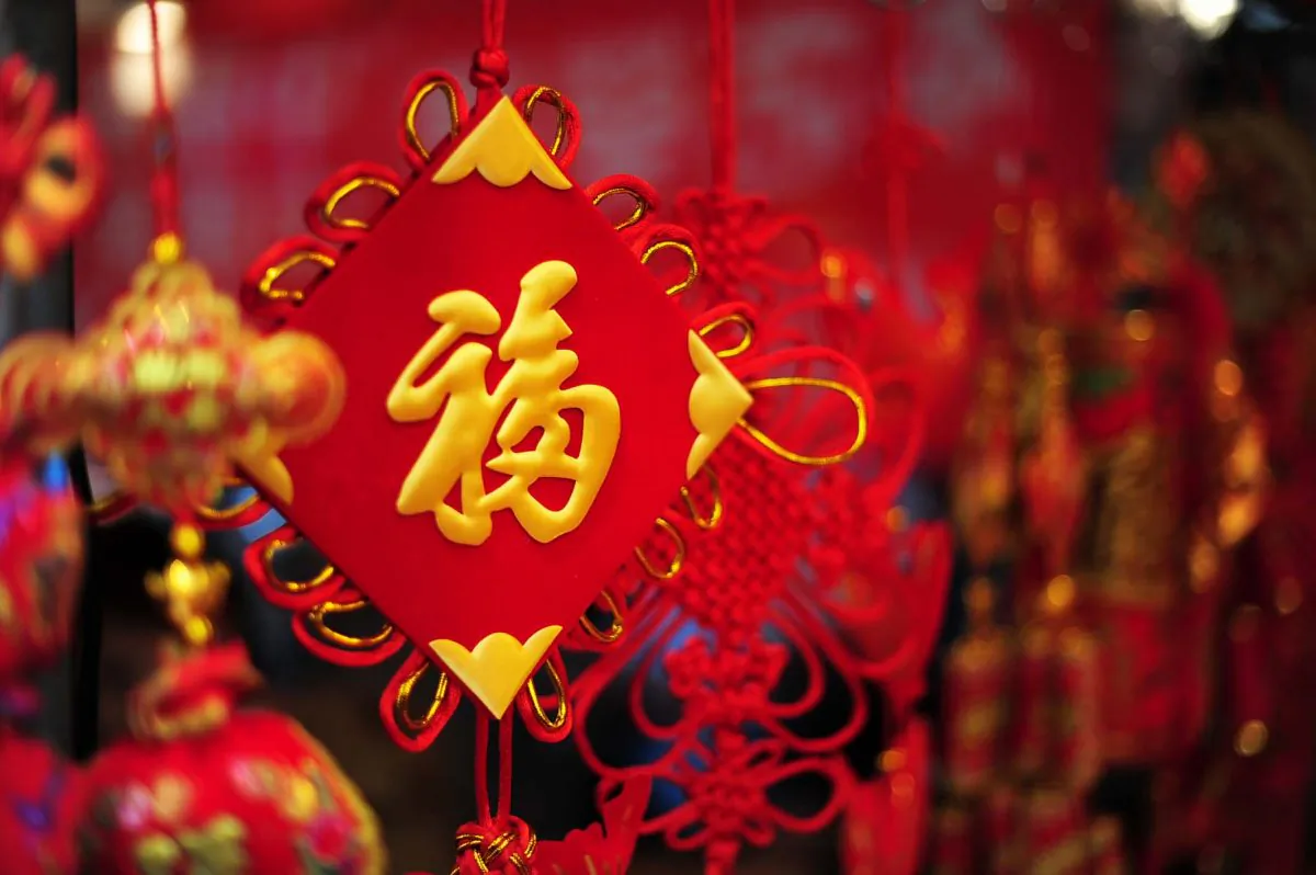 Many Chinese families display this auspicious Chinese character on their doors during the Chinese New Year. The character means “blessing,” or “good fortune,” and is pronounced “fu.” (The Epoch Times)