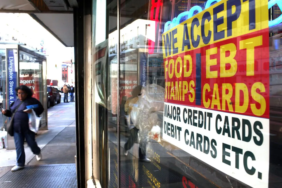 A sign in a market window advertises the acceptance of food stamps in New York City on Oct. 7, 2010. (Spencer Platt/Getty Images)