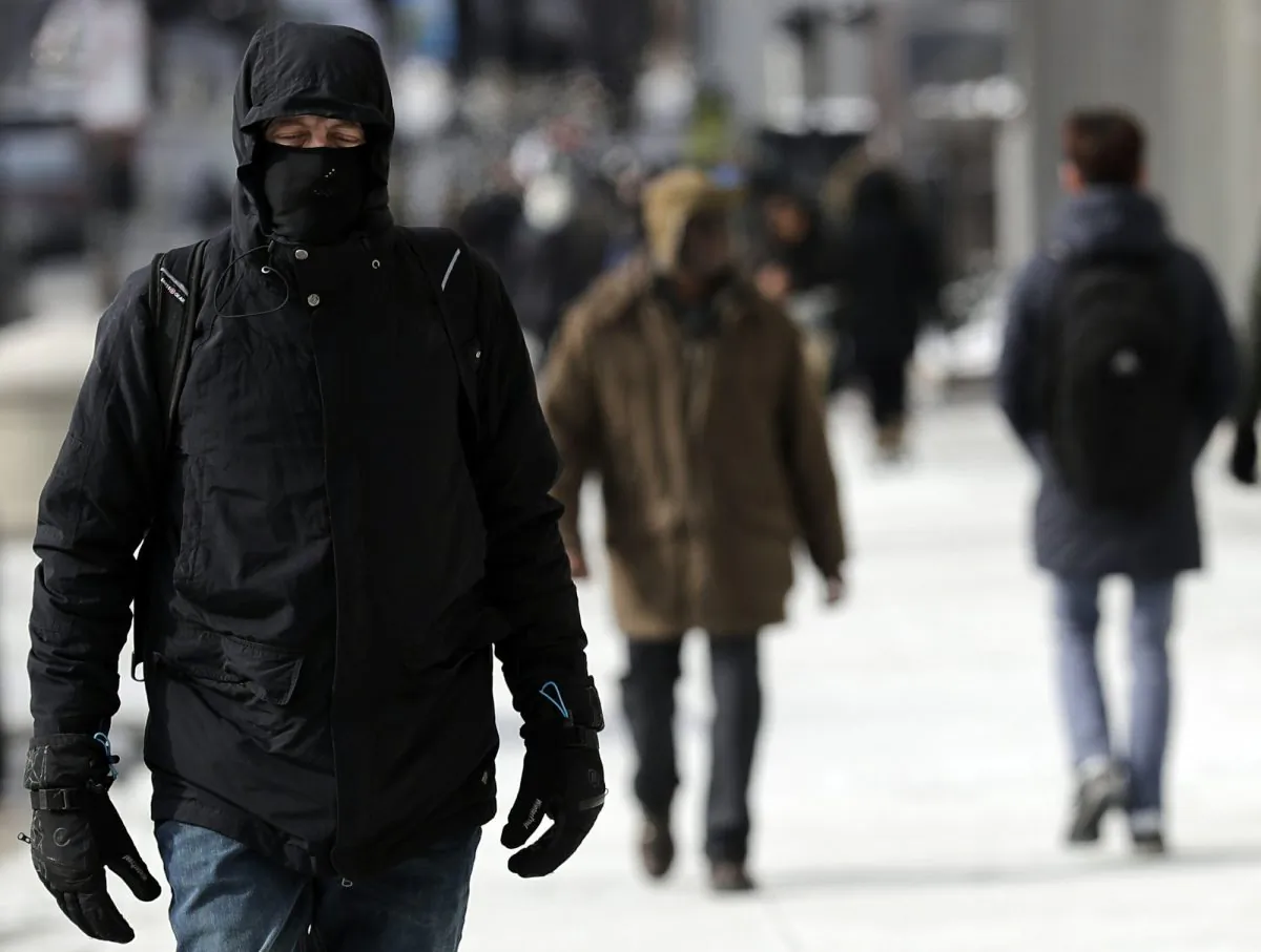 A man is bundled up against the cold in downtown Chicago, on Jan. 27, 2019. (Nam Y. Huh/AP)