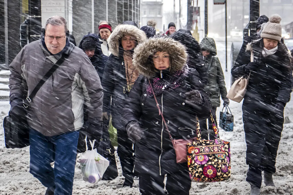 Morning commuters face a tough slog on Wacker Drive in Chicago, on Jan. 28, 2019. (Rich Hein/Chicago Sun-Times via AP)