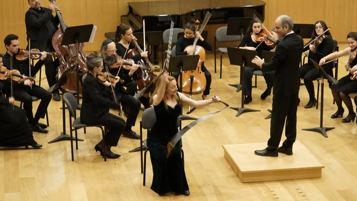 Natalia Paruz playing in Israel with the Tel-Aviv Soloists Orchestra, directed by Barak Tal in 2018. (Walter Barshai)