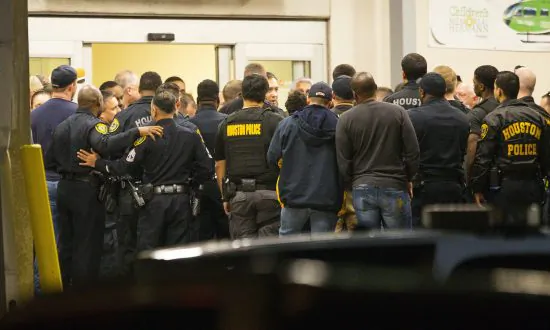 Shooting That Hurt 5 Officers Started With Warrant Attempt