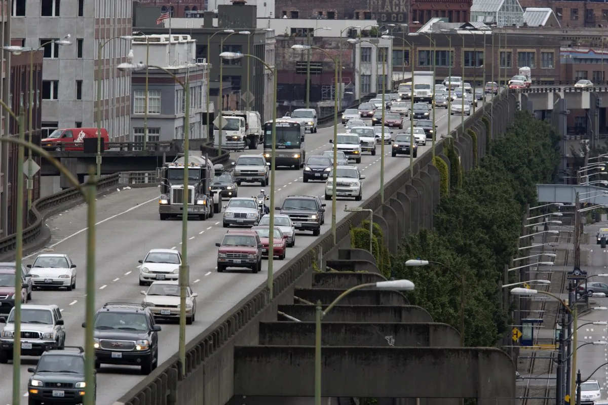 Motorists travel the SR99 VIADUCT during the morning commute August 3, 2007 in Seattle, Washington. S (Photo by Kevin P. Casey/Getty Images)