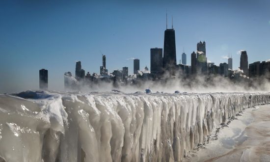 Videos of the Day: Parts of US Are Colder Than Antarctica Amid ‘Polar Vortex’