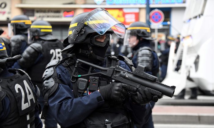 Calls for Police Weapon Bans Following Injuries During ‘Yellow Vest ...