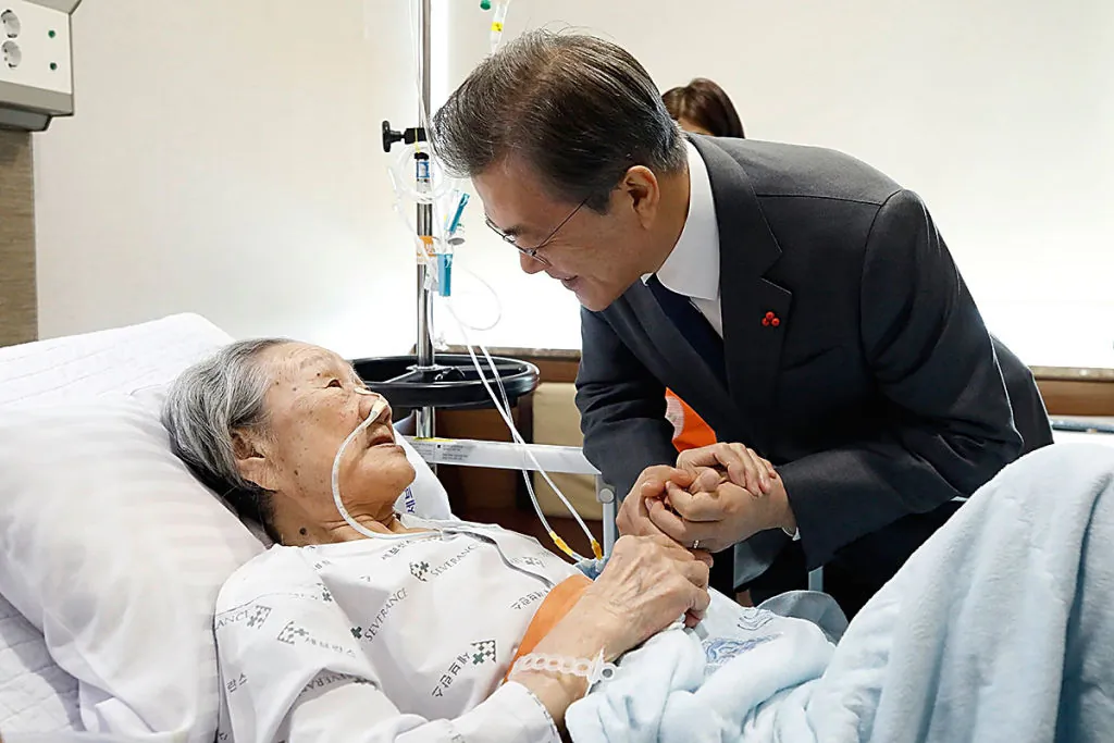 In this handout photo released by the South Korean Presidential Blue House, South Korean President Moon Jae-in meets former South Korean sex slave Kim Bok-dong, at hospital on January 4, 2018 in Seoul, South Korea.  (South Korean Presidential Blue House via Getty Images)