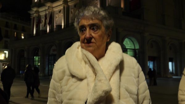 Audience member Elena Gonzalez Gutierrez plans to make a complaint about the cancellation of Shen Yun in Madrid, Spain. (NTD TV)