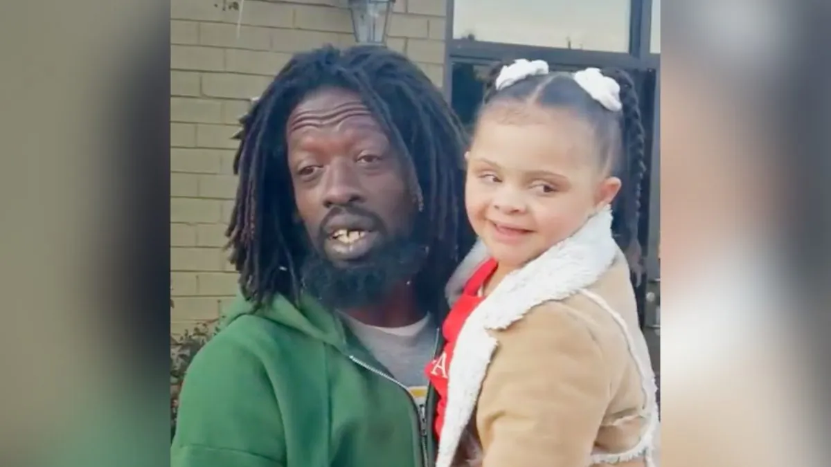 Duet of Homeless Man and Girl With Down Syndrome Goes Viral in Colombia, South Carolina, on Jan. 26, 2019. (Kimberly B Phillips/Screenshot Video via Storyful)