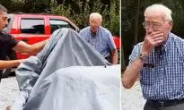 Grandpa Admiring a Vintage Mercedes Gets a Shock When Family Reveals the Owner’s Name