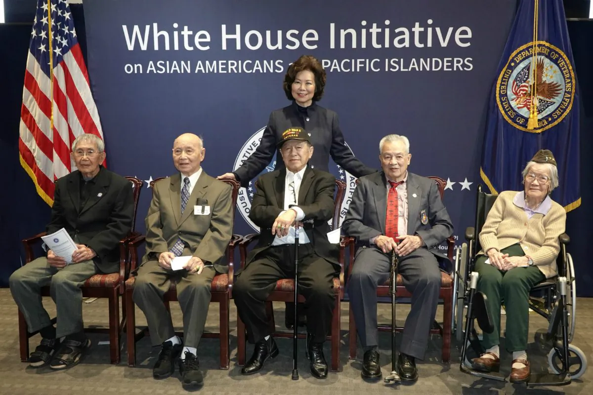 Secretary of Transportation Elaine Chao with the five Chinese-American veterans honored with the Congressional Gold Medal at a ceremony in Washington D.C. on Jan. 29, 2019. Left to Right: James Eng, Harry Jung, Henry Lee,  Robert M. Lee and Elsie Seetoo. (Lynn Lin/The Epoch Times)