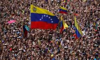 Videos of the Day: Venezuelan General Defects as Anti-Maduro Rallies Draw Huge Crowds