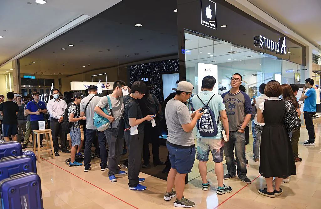 Customers line up to buy the new Apple Watch as the smartwatch goes on sale for the first time in Taipei on June 26, 2015. (Sam Yeh/AFP/Getty Images)