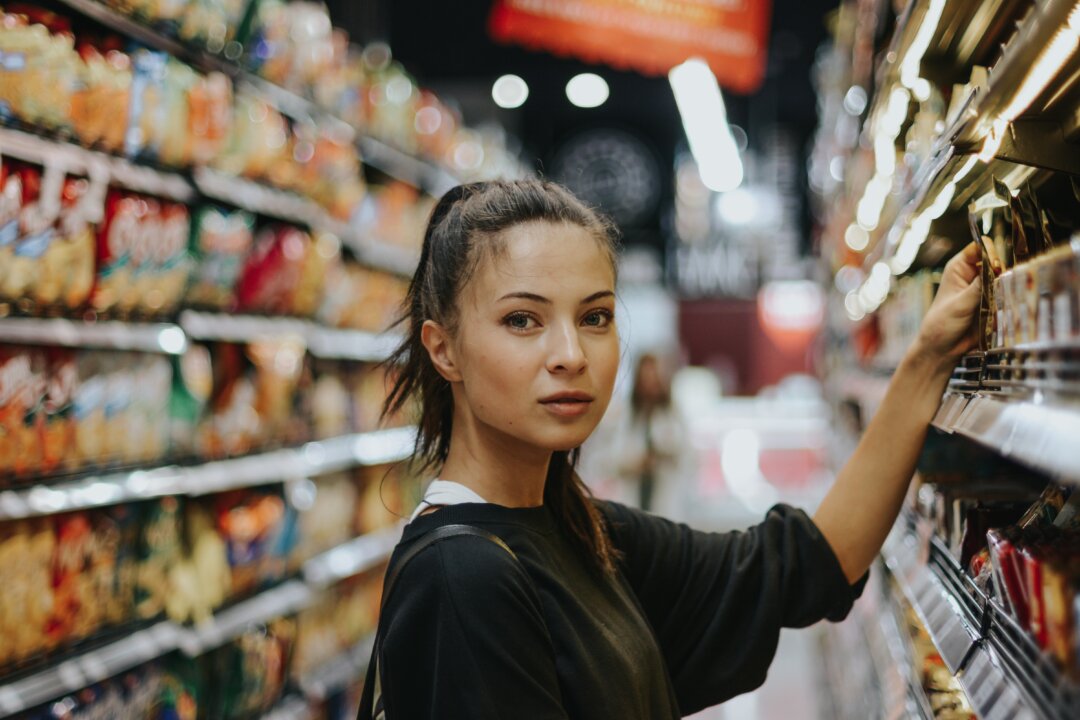Exercise can change our body's cravings, leading to a healthier diet, say researchers. (Joshua Rawson-Harris/Unsplash)
