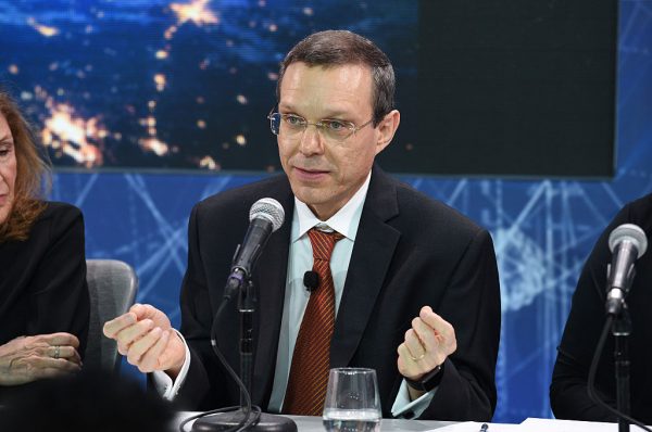 Avi Loeb speaks onstage