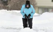Rare Snow Falls on Seattle as Midwest Thaws From Cold Blast