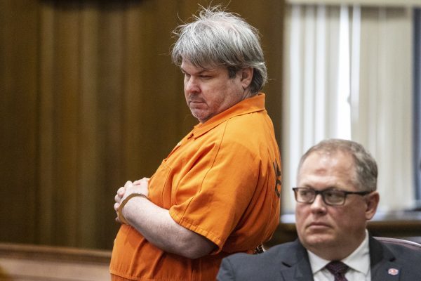 Jason Dalton walks past Kalamazoo County Prosecutor, Jeff Getting