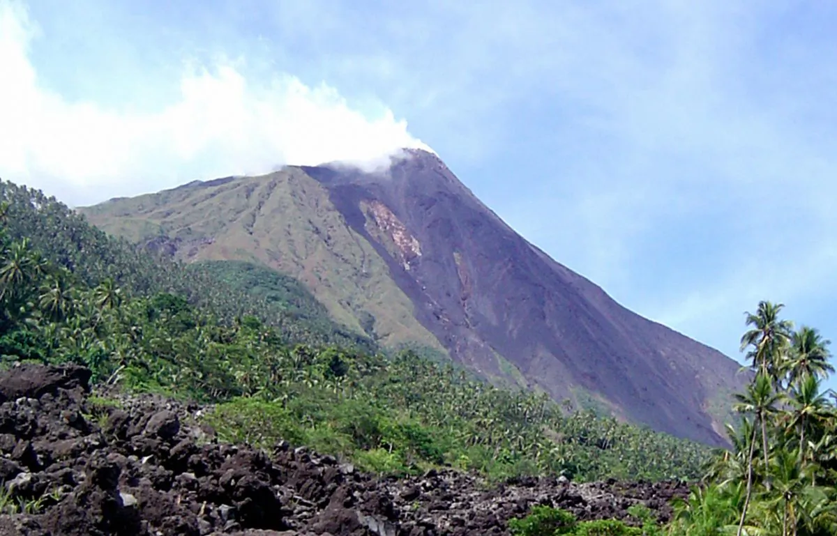 This recent undated picture received 28 July 2006 shows Karangetang volcano spewing smoke in Siau island, on July 28, 2006. (Photo/AFP/Getty Images)
