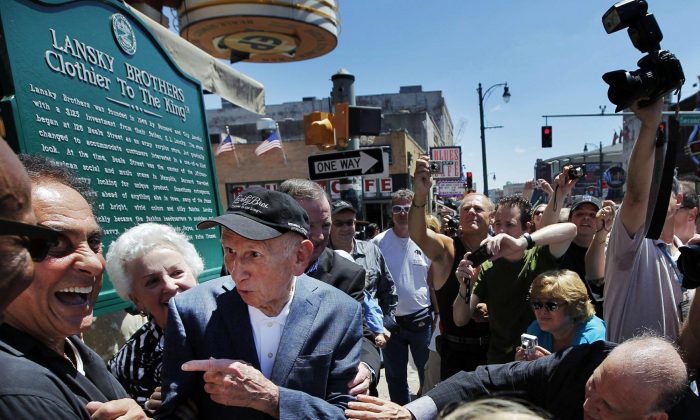 Memphis DJ George Klein, left, jokes with Lansky Brothers founder Bernard Lansky, second from left, "Clothier to the King" during the unveiling of a new plaque to mark the original location of the historic clothing store on Beale St. in Memphis, Tenn., on Aug. 14, 2011. (Jim Weber/The Commercial Appeal via AP, File)