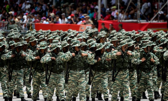 Members of the Bolivarian militia take part in a military parade to celebrate the 207th anniversary of the Venezuelan Independence in Caracas on July 5, 2018. (FEDERICO PARRA/AFP/Getty Images)