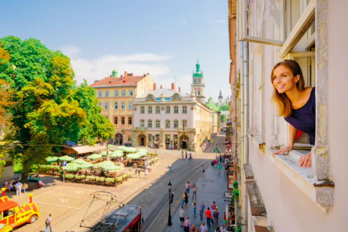 Regulating your exposure to sunlight can also help you adjust to a new time zone. (kudla/shutterstock)