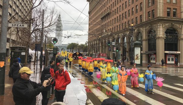Falun Dafa parade
