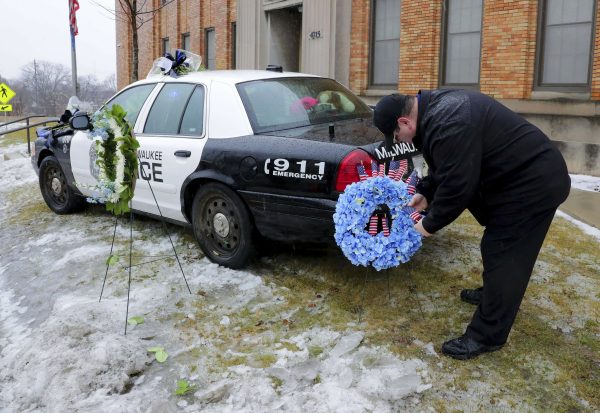 Milwaukee Police officer shot 4