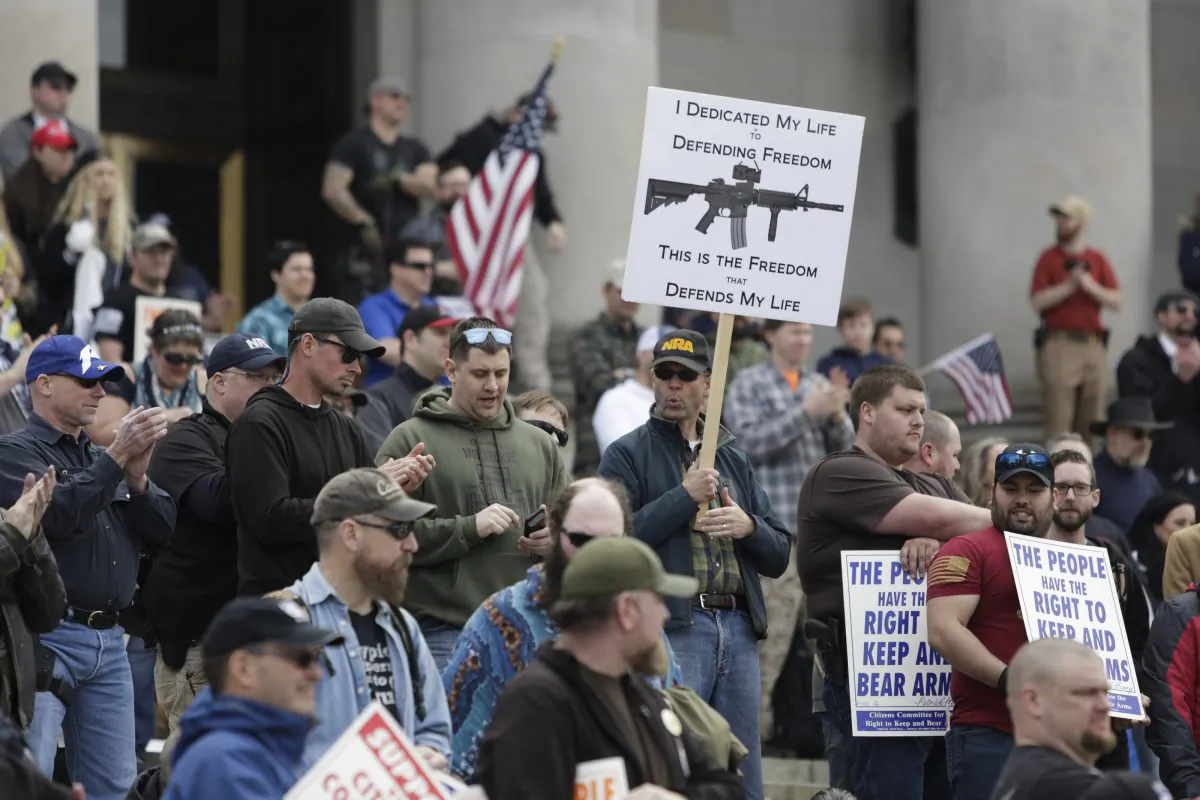 Gun advocates are pictured in front of the Washington state capitol during the 'March for Our Rights' pro-gun rally in Olympia, Washington on April 21, 2018. (Jason Redmond / AFP)