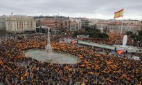Madrid Demonstrators Reject Government’s Catalonia Policy