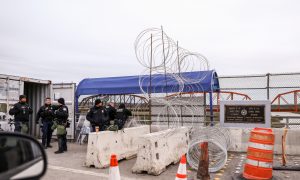 Small Texas Town Readies for Migrant Caravan Amassed Across River