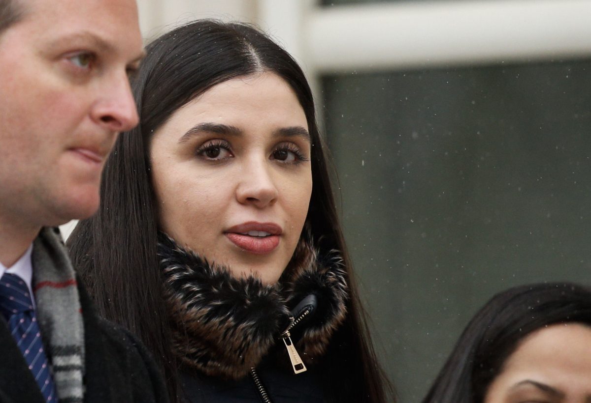 wife of El Chapo outside courtroom