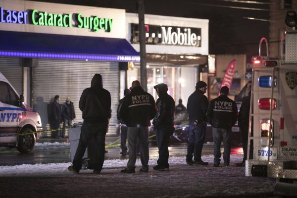 New York officer shot T-mobile