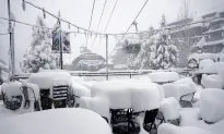 Snow Too Thick to Plow Keeps Skiers From California Resorts