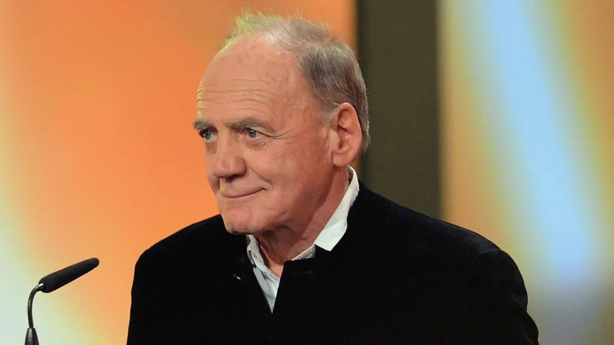 Actor Bruno Ganz acknowledges the audience after he was awarded in the category "Lebenswerk" (Lifetime Achievement) during the 'Goldene Kamera' (Golden Camera) awards ceremony in Berlin, Germany, on Feb. 1, 2014. (Britta Pedersen/Pool/File Photo/Reuters)