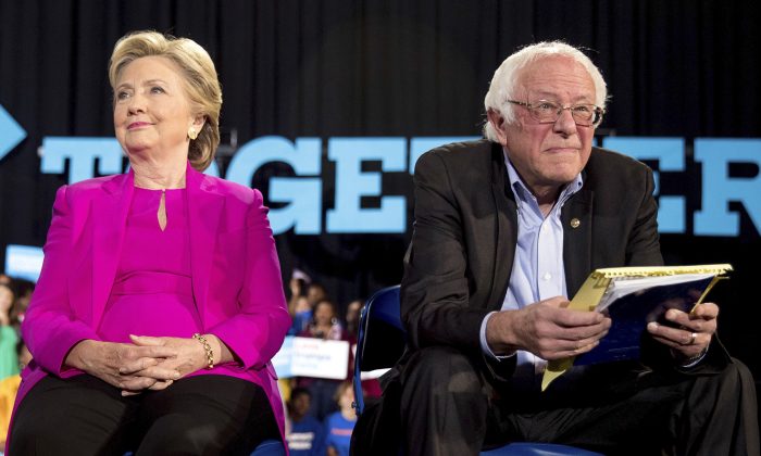 2016 Democratic presidential candidate Hillary Clinton and Sen. Bernie Sanders, D-Vt., appear at a rally at Coastal Credit Union Music Park at Walnut Creek in Raleigh, Nov. 3, 2016. (AP photo/Andrew Harnik)